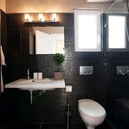 Renovated Penthouse With Stunning Views Apartment *