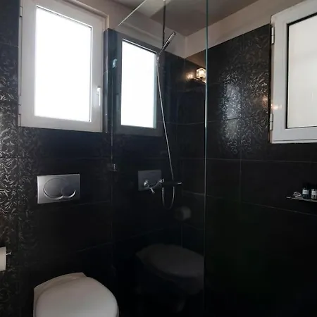 Renovated Penthouse With Stunning Views Apartment *